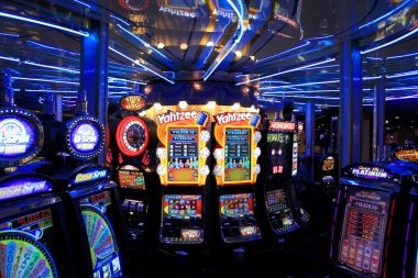 win123 mobile app showing live blackjack table on a smartphone screen